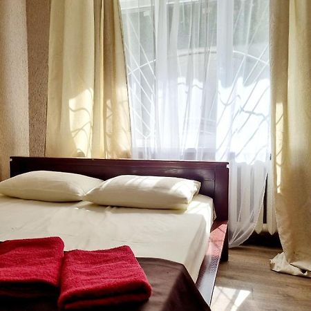 2-Кімнатна Квартира У Центрі На Олександра Поля, Шпиталь, 16Лікарня 第聂伯罗彼得罗夫斯克 外观 照片