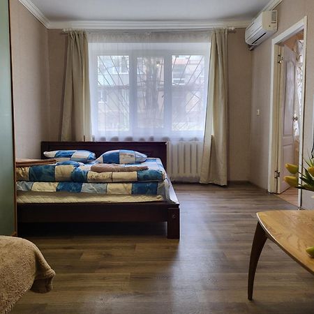 2-Кімнатна Квартира У Центрі На Олександра Поля, Шпиталь, 16Лікарня 第聂伯罗彼得罗夫斯克 外观 照片